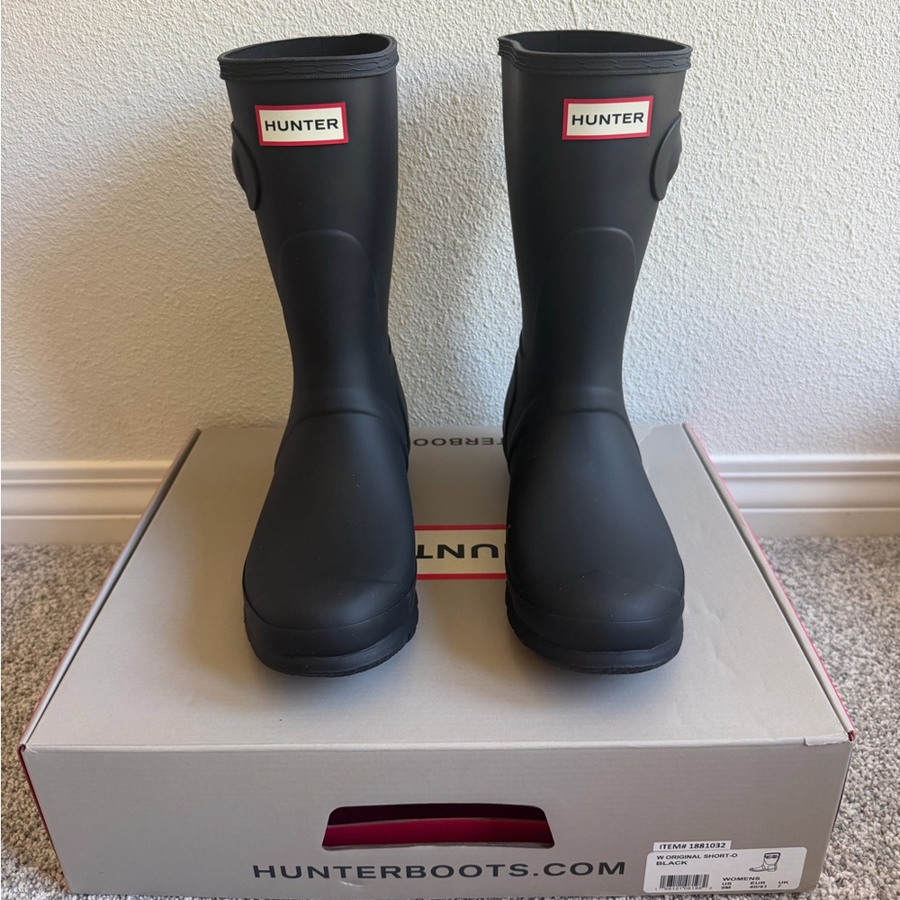 Hunter Original Short Rain Boots in Matte Black- Size 9- New in Box